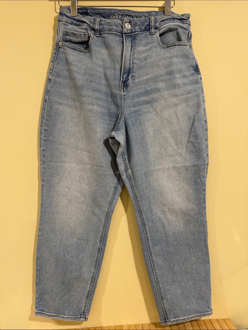 American Eagle Curvy mom Jeans Light Blue High-Rise Straight Jeans Size 12 Short